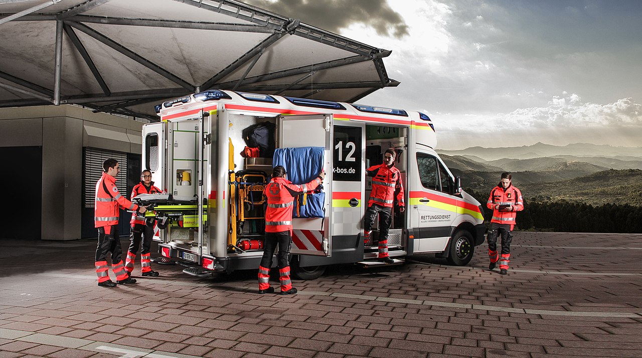 [DRK Retttungsdienst Bodensee-Oberschwaben](https://commons.wikimedia.org/wiki/File:DRK_Retttungsdienst_Bodensee-Oberschwaben.jpg) / [Creative Commons BY-SA-3.0 de](https://creativecommons.org/licenses/by-sa/4.0/deed.en)